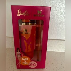 Stanley - BARBIE™ ’60S TWIST ’N TURN QUENCHER 40 OZ
